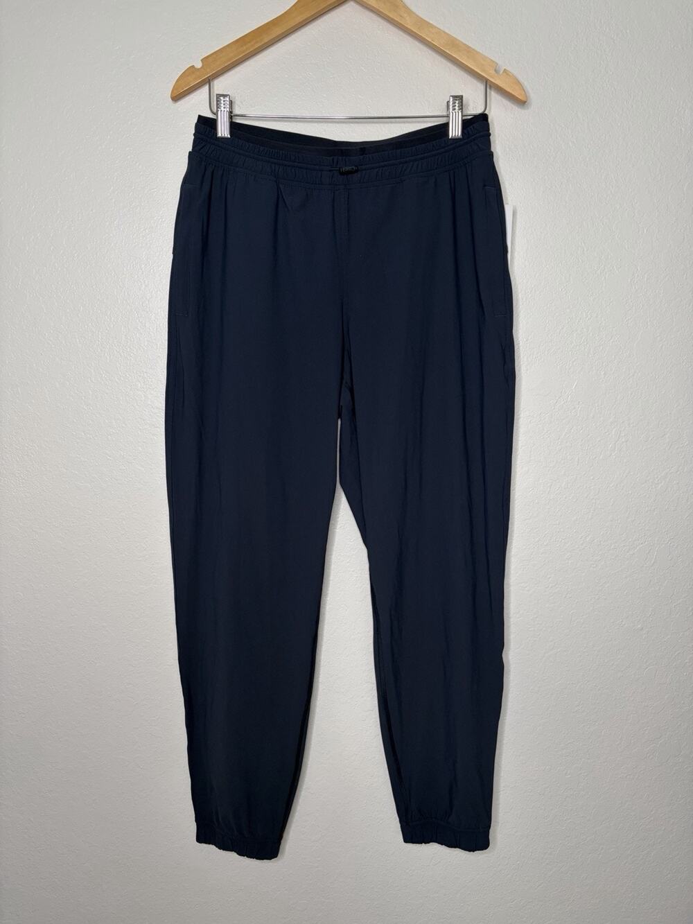 NWT Athleta Crosstrain Jogger in Navy Women's Size Medium Athleisure Sporty